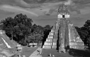 Pirámide Maya en Tikal, Petén, Guatemala